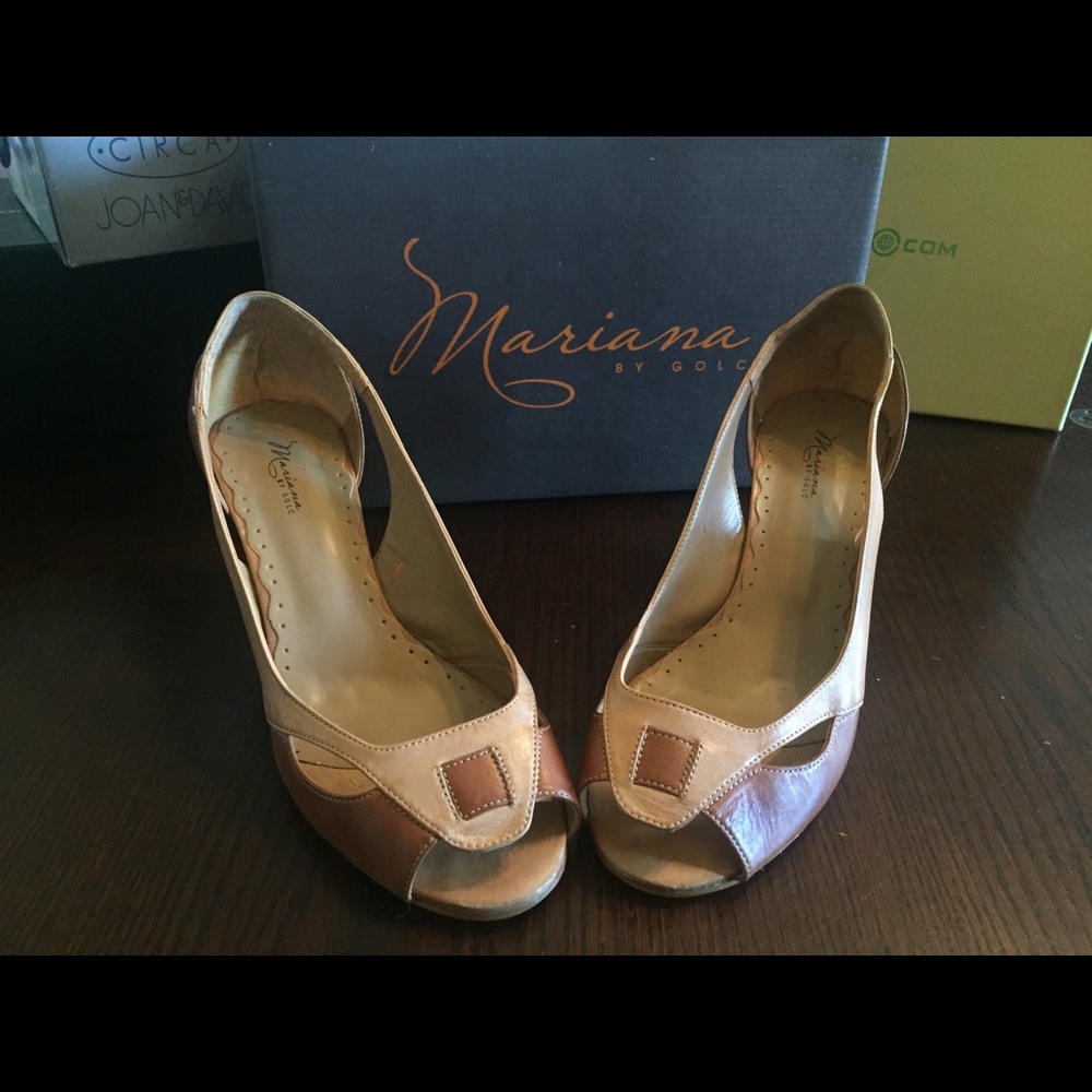 Mariana by Golc. Size 39